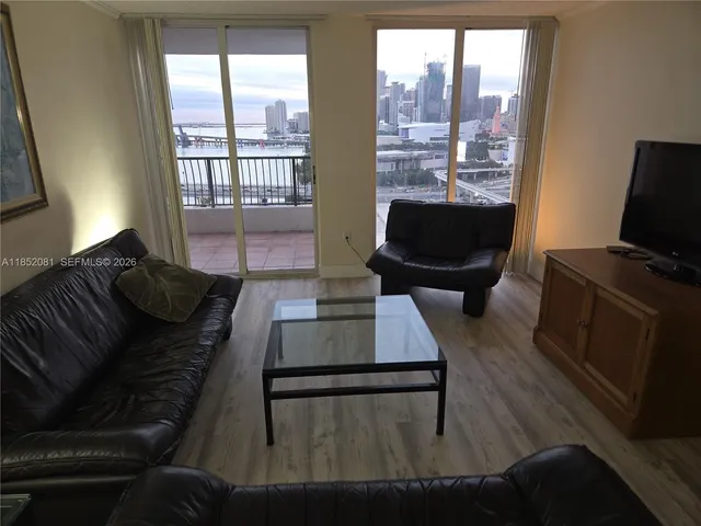 $2,600 | 555 Northeast 15th Street, Unit 20K, Miami, FL 33132