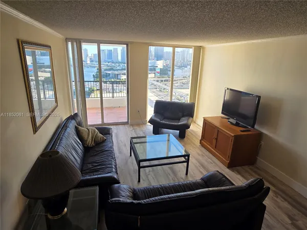 $2,700 | 555 Northeast 15th Street, Unit 20K, Miami, FL 33132