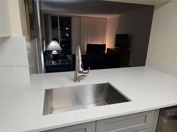 $2,700 | 555 Northeast 15th Street, Unit 20K, Miami, FL 33132