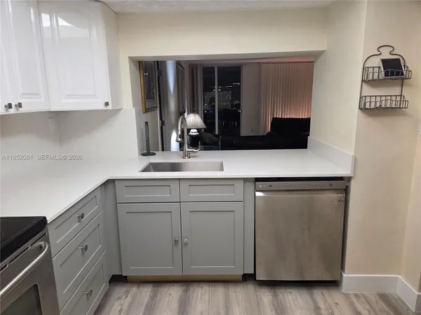 $2,700 | 555 Northeast 15th Street, Unit 20K, Miami, FL 33132