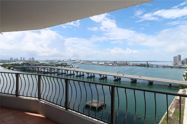 $2,700 | 555 Northeast 15th Street, Unit 20K, Miami, FL 33132