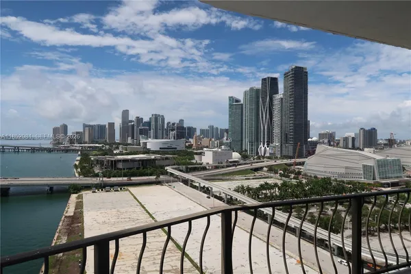 $2,700 | 555 Northeast 15th Street, Unit 20K, Miami, FL 33132