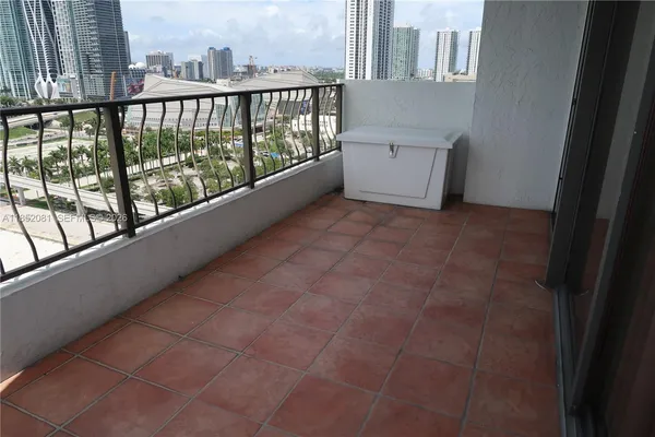 $2,700 | 555 Northeast 15th Street, Unit 20K, Miami, FL 33132
