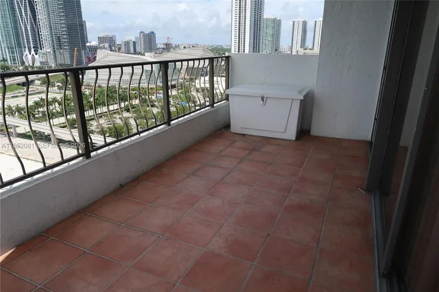 $2,600 | 555 Northeast 15th Street, Unit 20K, Miami, FL 33132