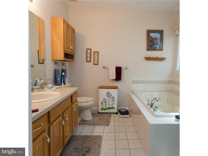 90 Hummingbird Drive Hamilton, NJ 08690 - Photo 12 of 17