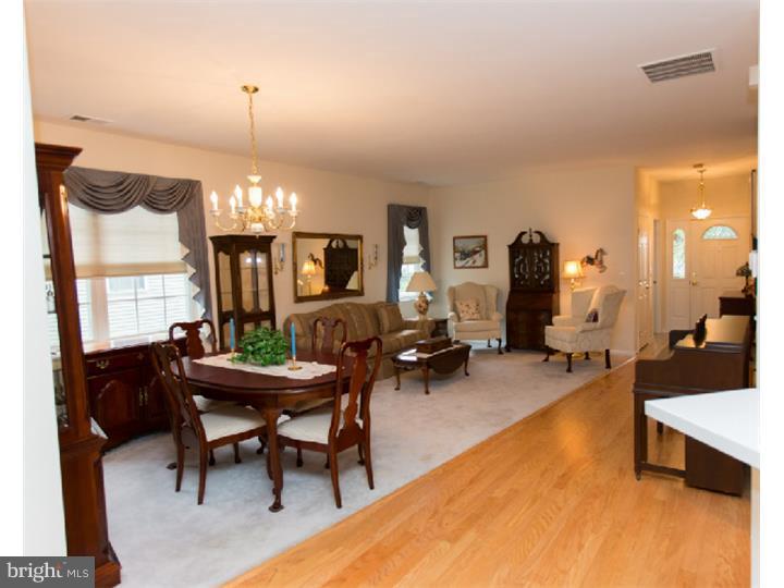 90 Hummingbird Drive Hamilton, NJ 08690 - Photo 10 of 17