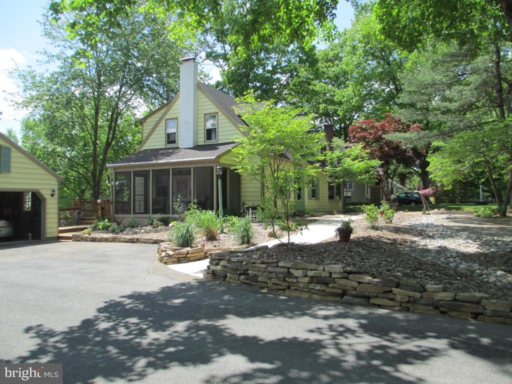 1704 Ridgeview Avenue Lancaster, PA 17603 - Photo 3 of 40 Gallery Image 3