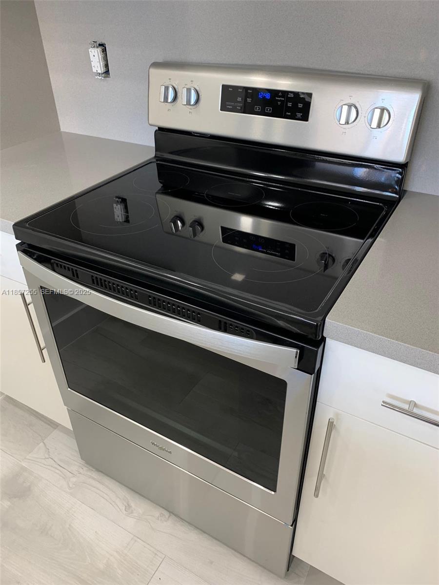 6825 Southwest 45th Lane, Unit 7 Miami, FL 33155 - Photo 21 of 30 a close view of stove top oven