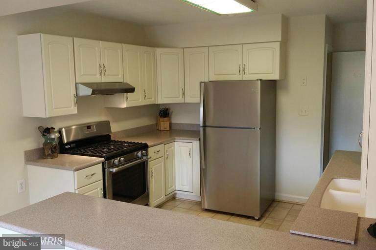 6548 Little Falls Road Arlington, VA 22213 - Photo 12 of 27 Kitchen