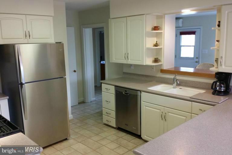 6548 Little Falls Road Arlington, VA 22213 - Photo 13 of 27 Kitchen