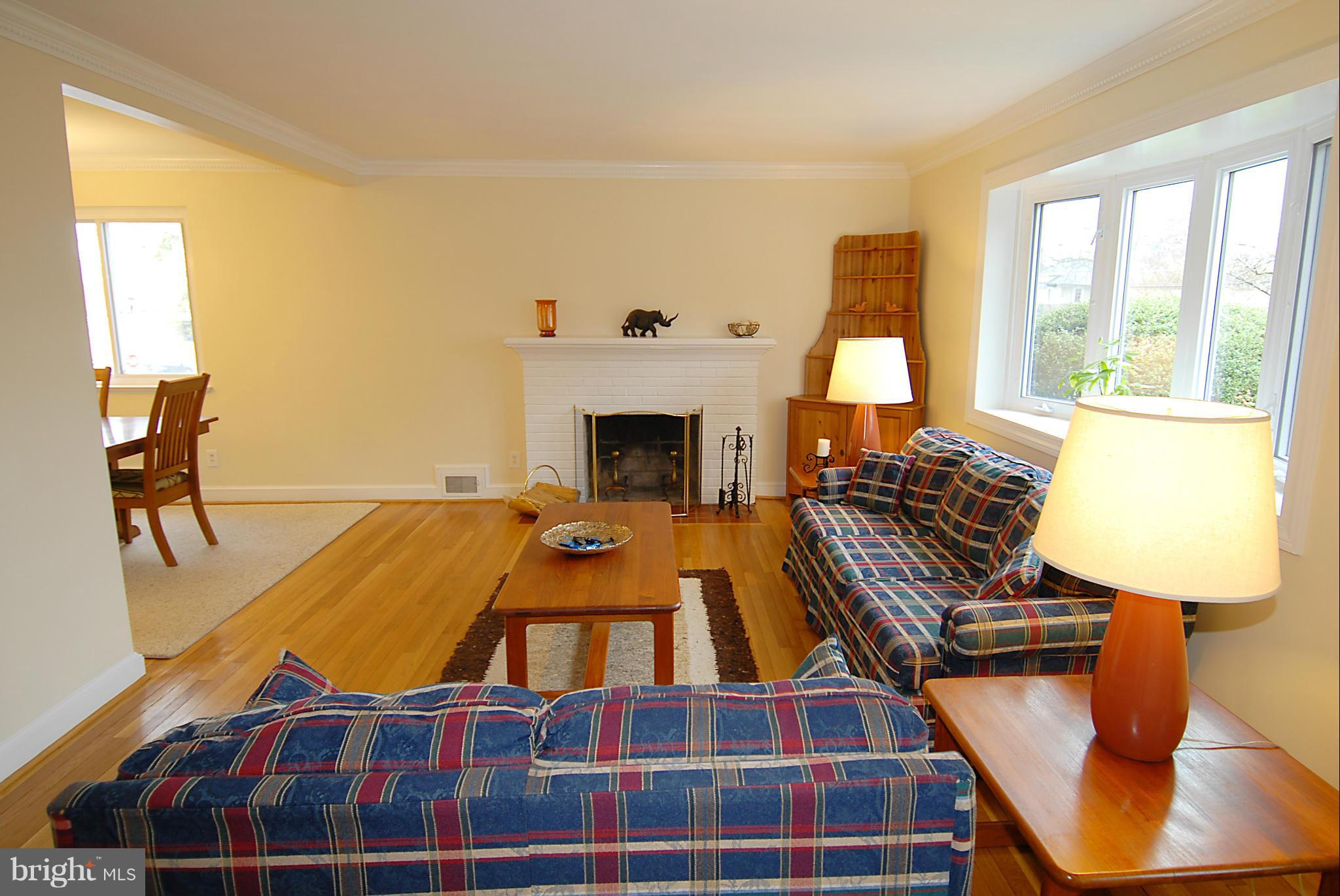 6548 Little Falls Road Arlington, VA 22213 - Photo 7 of 27 Living Room