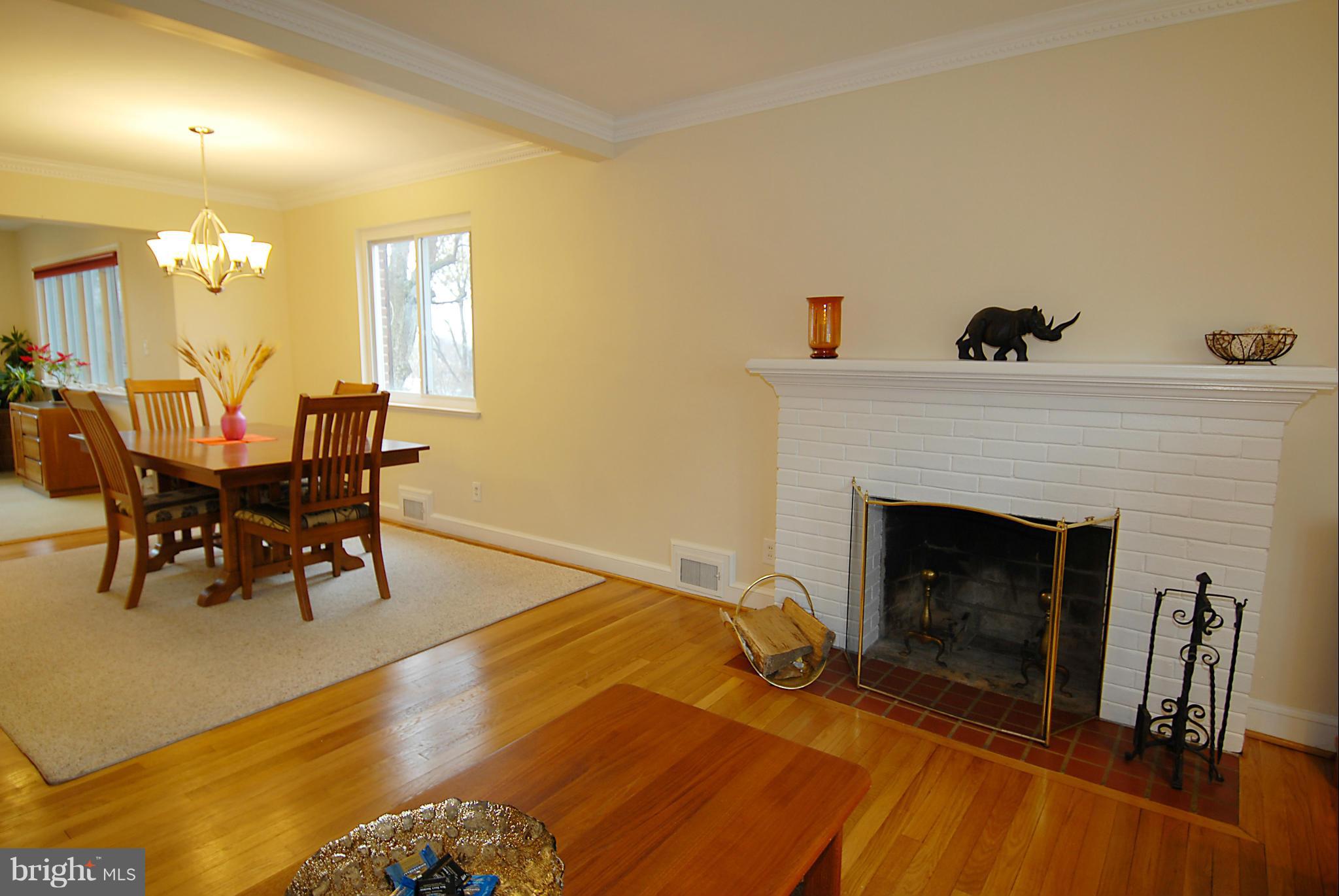 6548 Little Falls Road Arlington, VA 22213 - Photo 8 of 27 Living Room
