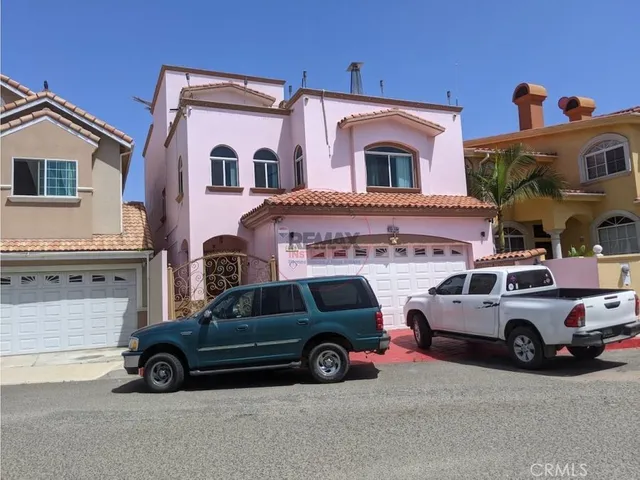 a view of a car in front of a house