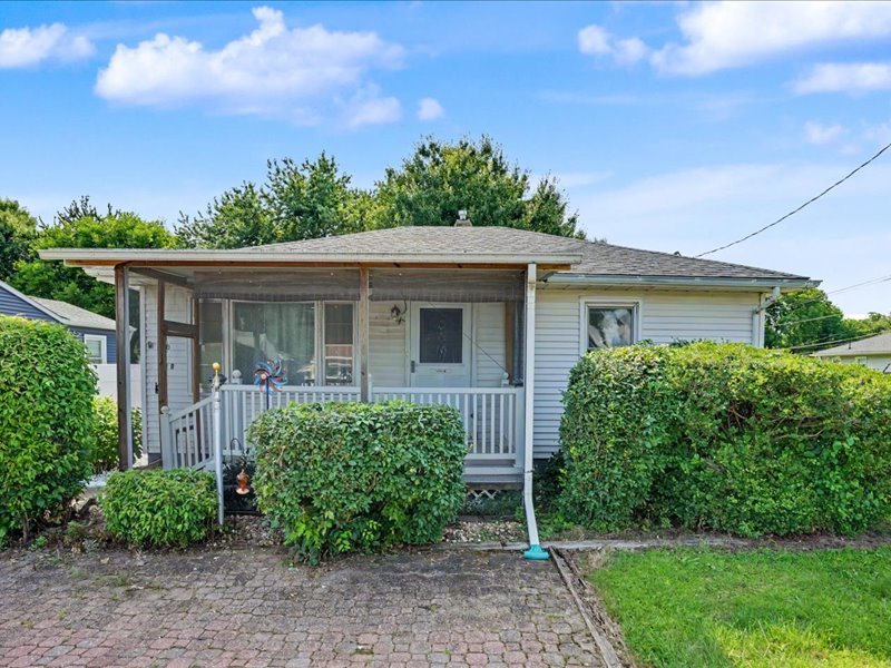 810 12th Street West Milan, IL 61264 - Photo 2 of 18