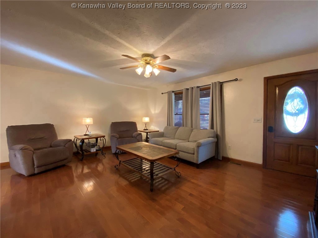 147 Falcon Lane Winfield, WV 25213 - Photo 8 of 40 Gallery Image 8