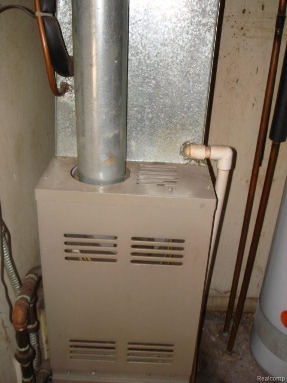 3541 Toepfer Road Warren, MI 48091 - Photo 11 of 12 FURNACE