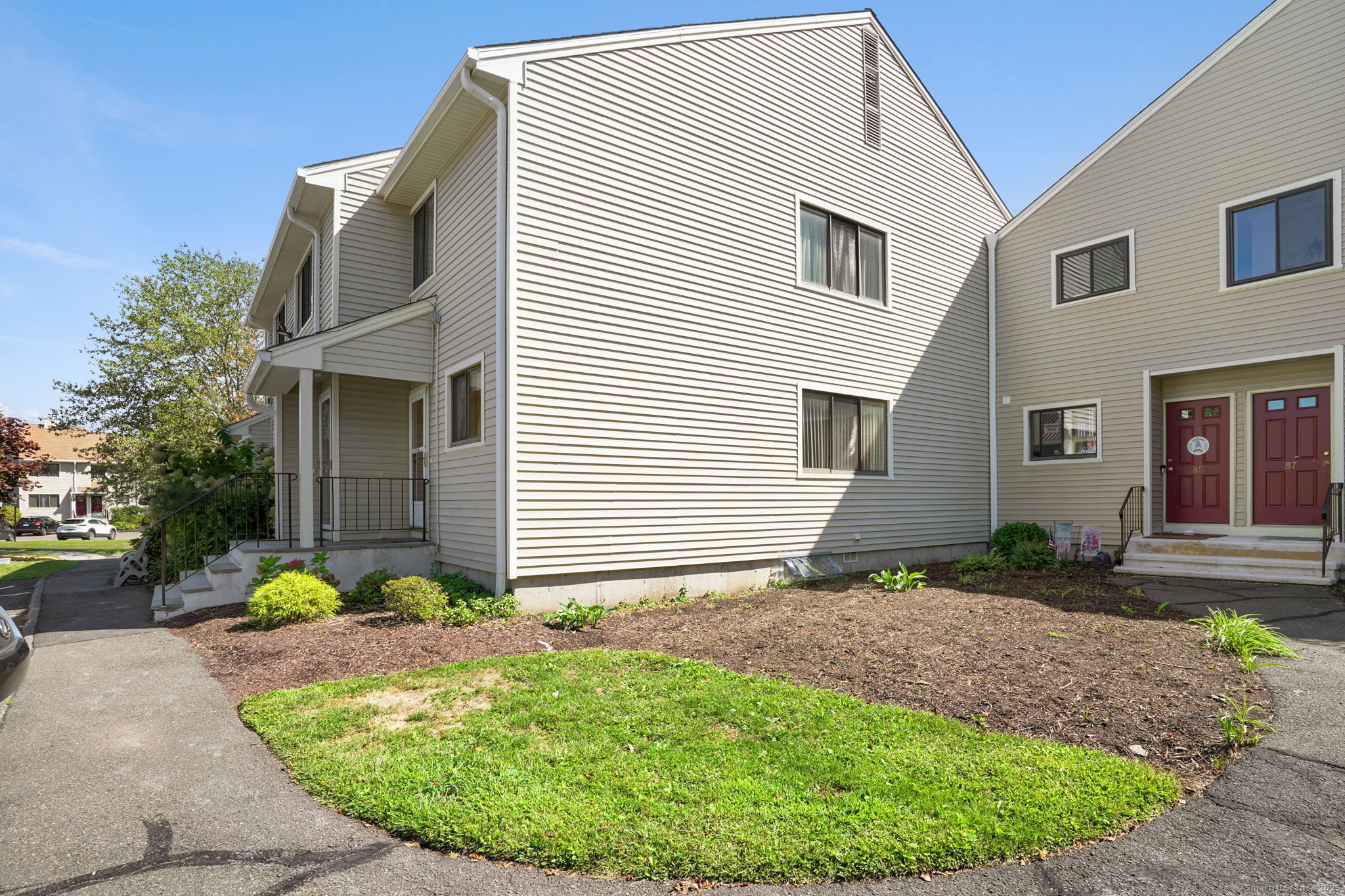 81 Lance Circle, Unit 81 Bridgeport, CT 06606 - Photo 21 of 24 a view of a house with backyard and sitting area