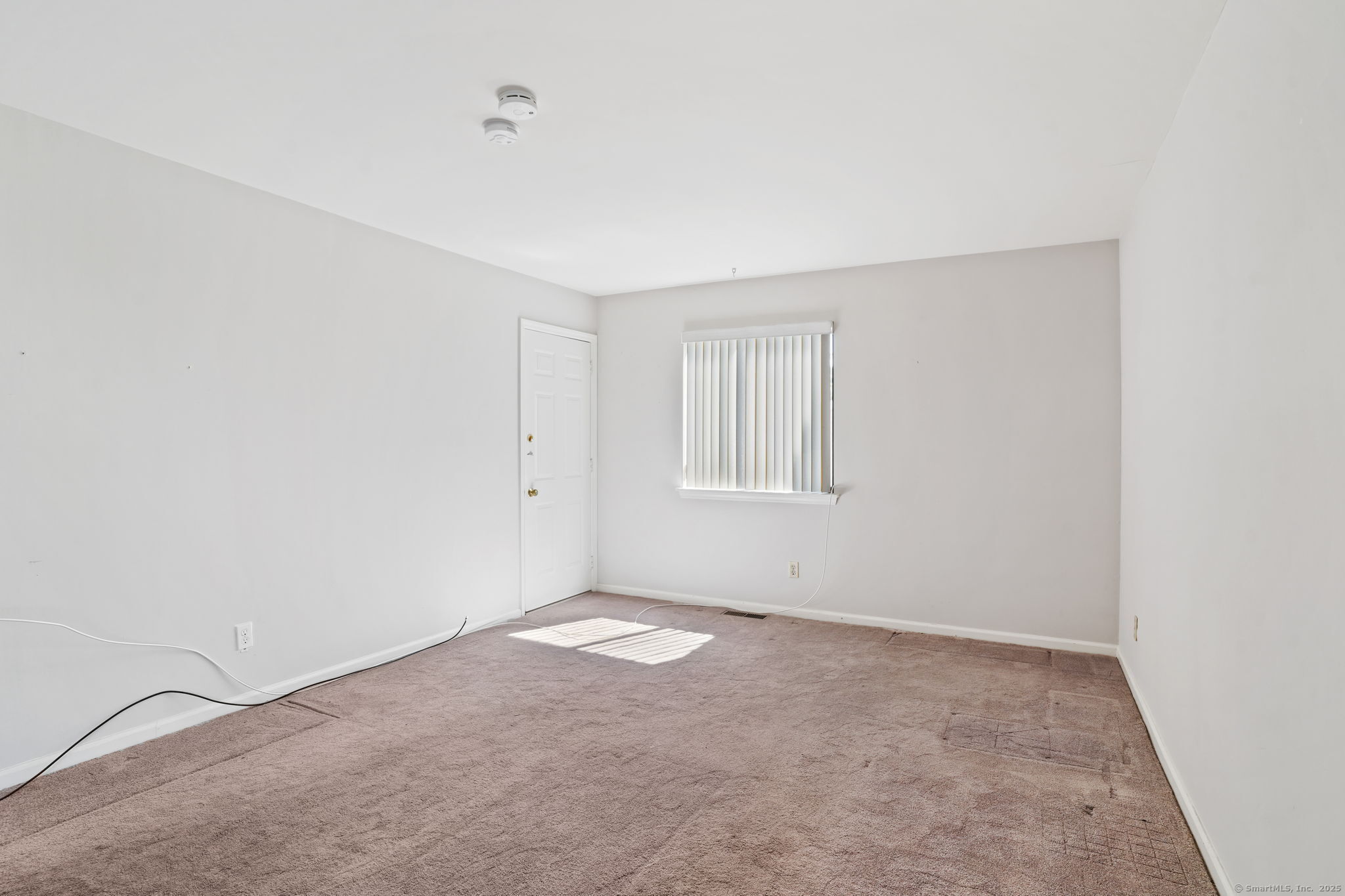 81 Lance Circle, Unit 81 Bridgeport, CT 06606 - Photo 8 of 24 an empty room with windows