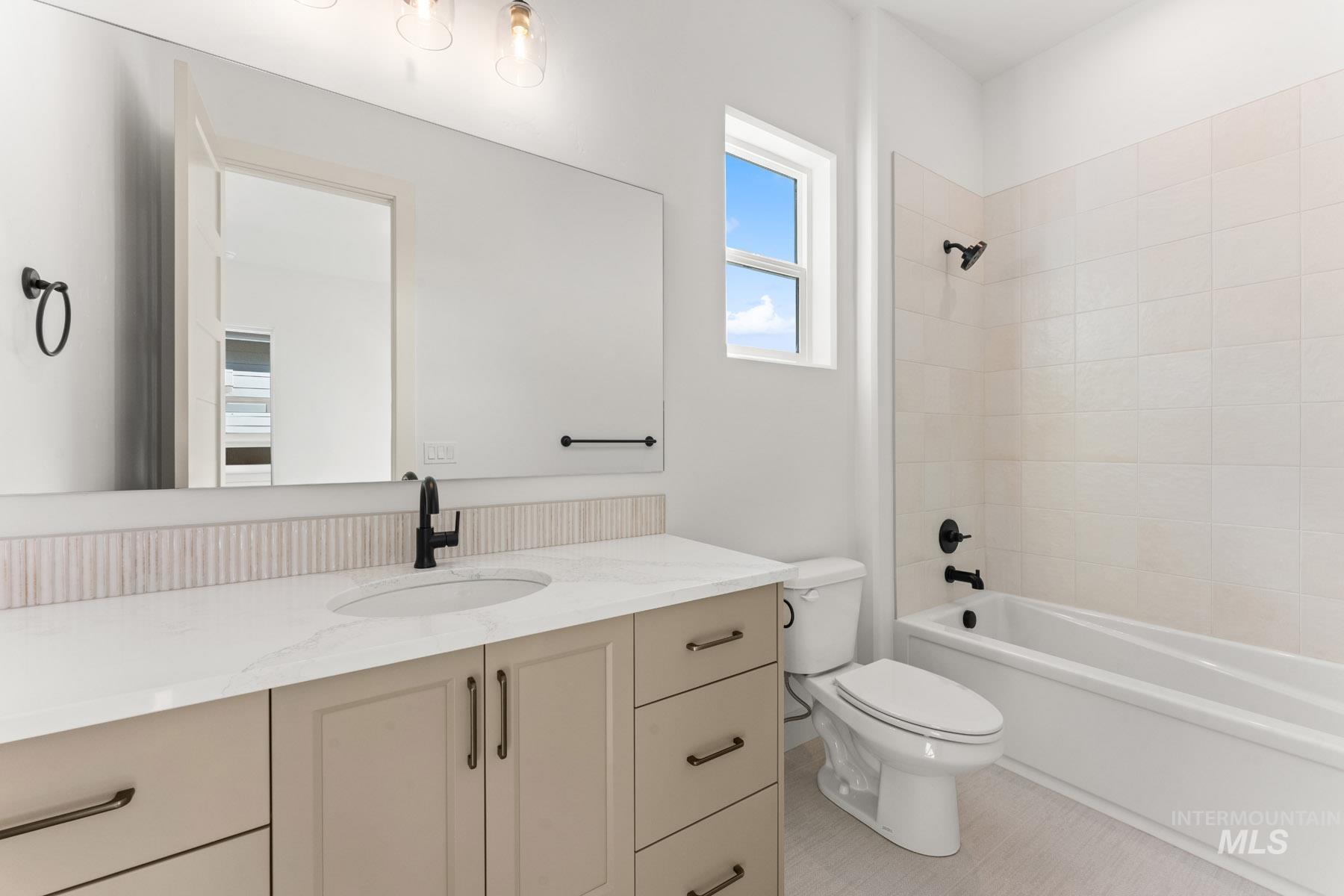 6954 Saddle Bred Way Star, ID 83669 - Photo 30 of 50 Bathroom with vanity and shower / bath combination