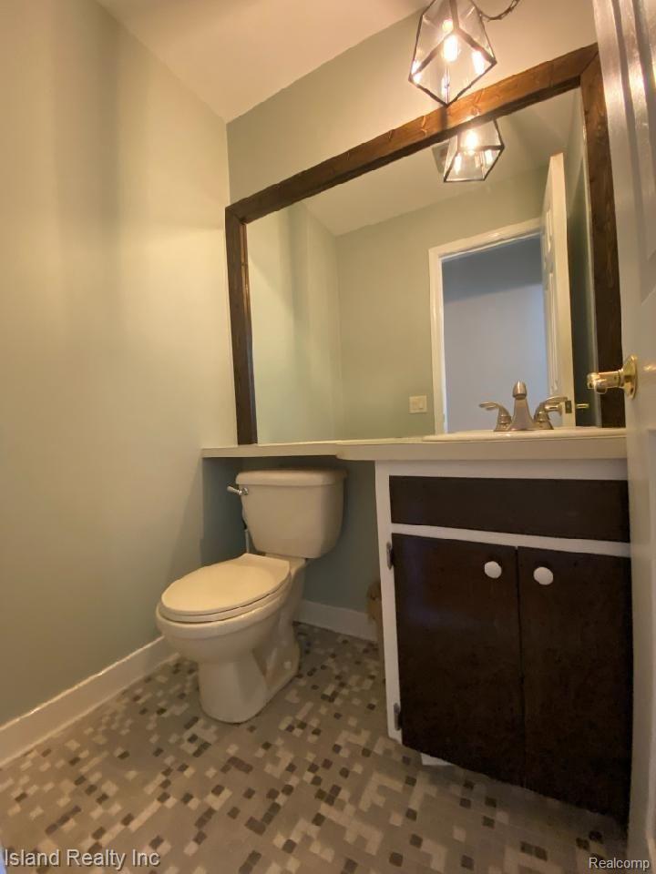 7645 Ferry Road Grosse Ile, MI 48138 - Photo 27 of 39 Bathroom 2.jpg