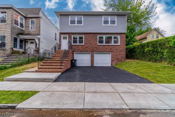 $2,200 | 115 Smith Street, Unit 2B, Newark, NJ 07106