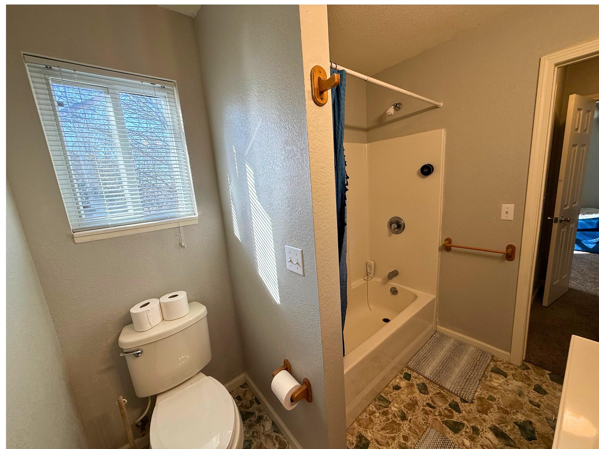 1138 Forest Ridge Drive Bolivar, MO 65613 - Photo 14 of 45 BathRoom 1 View 2