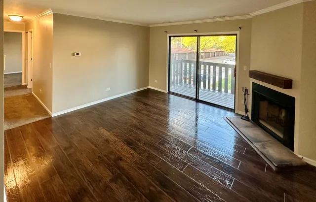 $189,000 | 221 Uteg Street, Unit G, Crystal Lake, IL 60014