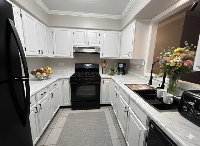 $189,000 | 221 Uteg Street, Unit G, Crystal Lake, IL 60014