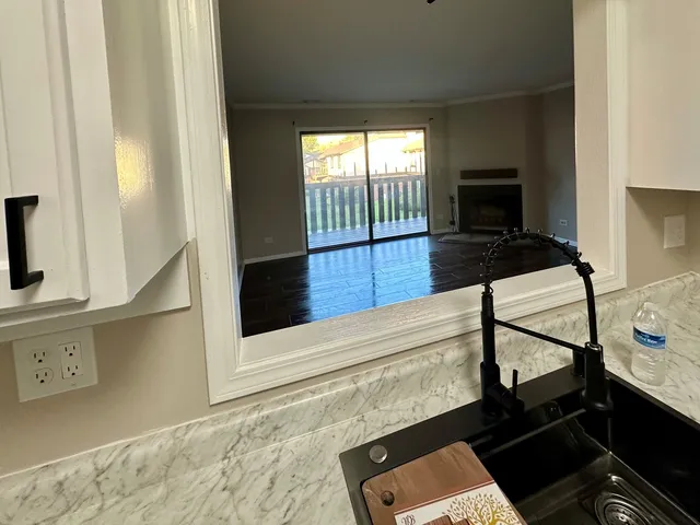 $189,000 | 221 Uteg Street, Unit G, Crystal Lake, IL 60014