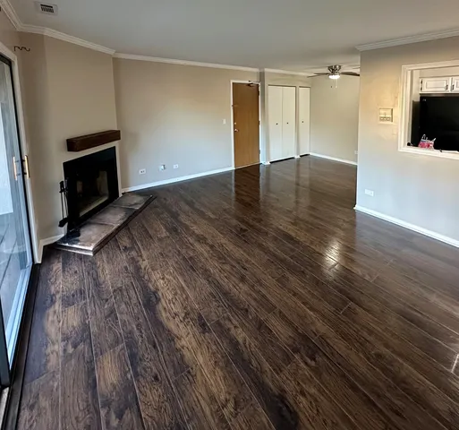 $189,000 | 221 Uteg Street, Unit G, Crystal Lake, IL 60014