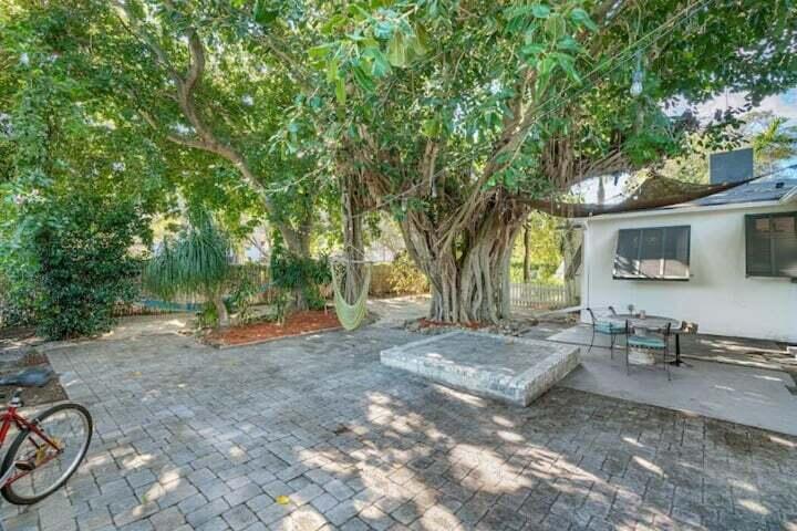 11 Southwest 4th Street Delray Beach, FL 33444 - Photo 27 of 27 a view of a backyard with a table and chairs