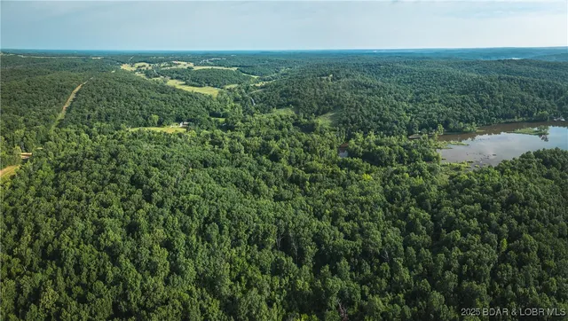 $144,330 | 4 State Road, Edwards, MO 65326