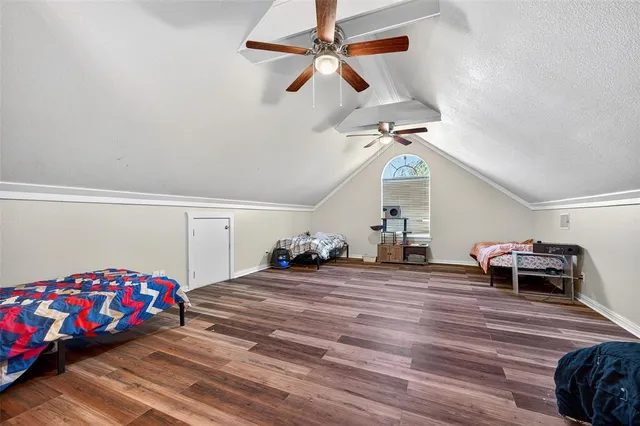 a view of a livingroom with furniture and a ceiling fan