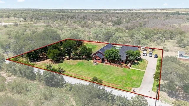 a view of a backyard with plants