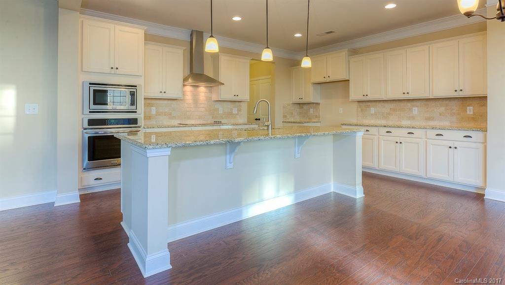 9412 Inverness Bay Road, Unit L104 Charlotte, NC 28278 - Photo 9 of 24 Gallery Image 9