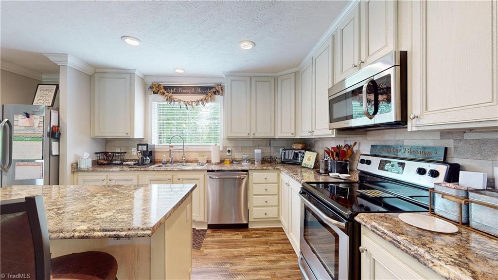 118 Ridgeview Drive Mount Airy, NC 27030 - Photo 13 of 31 Gallery Image 13