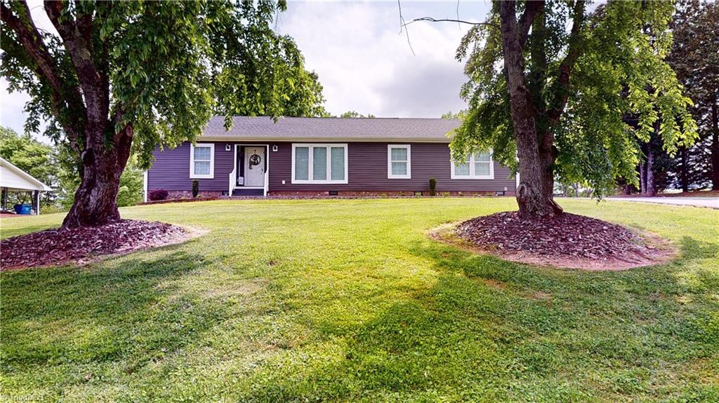 118 Ridgeview Drive Mount Airy, NC 27030 - Photo 2 of 31 Gallery Image 2