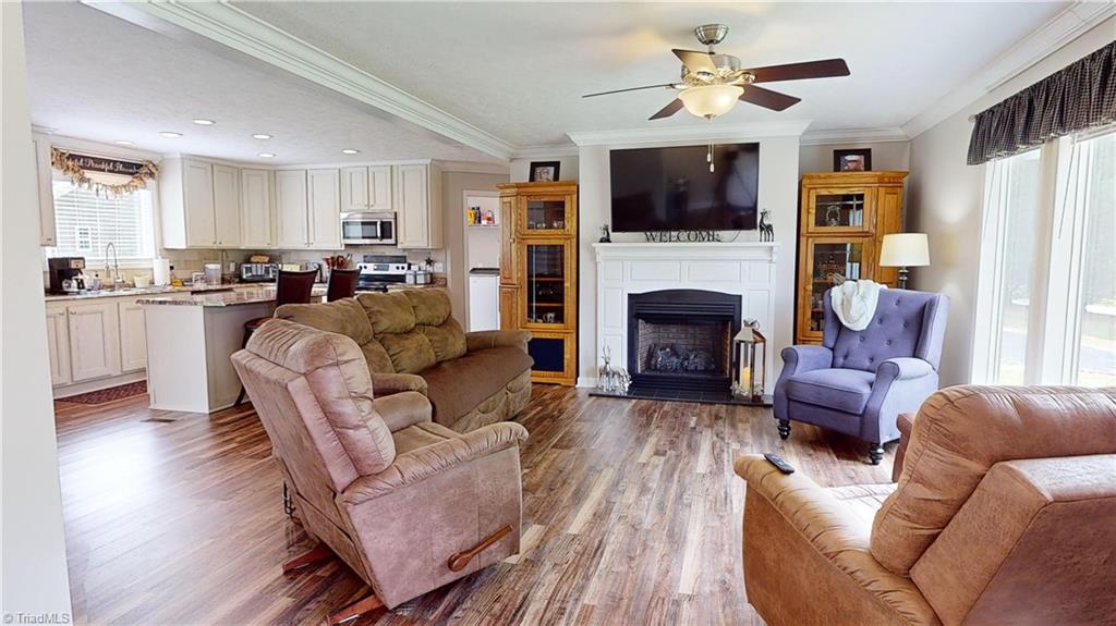 118 Ridgeview Drive Mount Airy, NC 27030 - Photo 6 of 31 Gallery Image 6