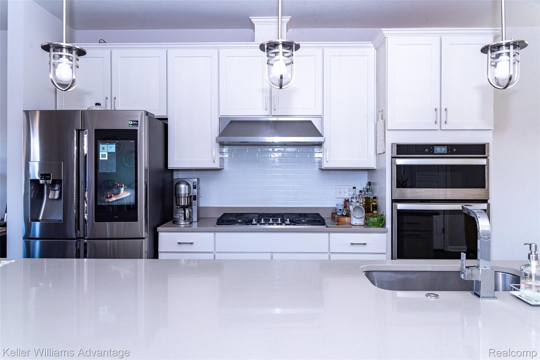 2988 Hartwick Drive Rochester, MI 48307 - Photo 8 of 45 Modern appliances (fridge not included)