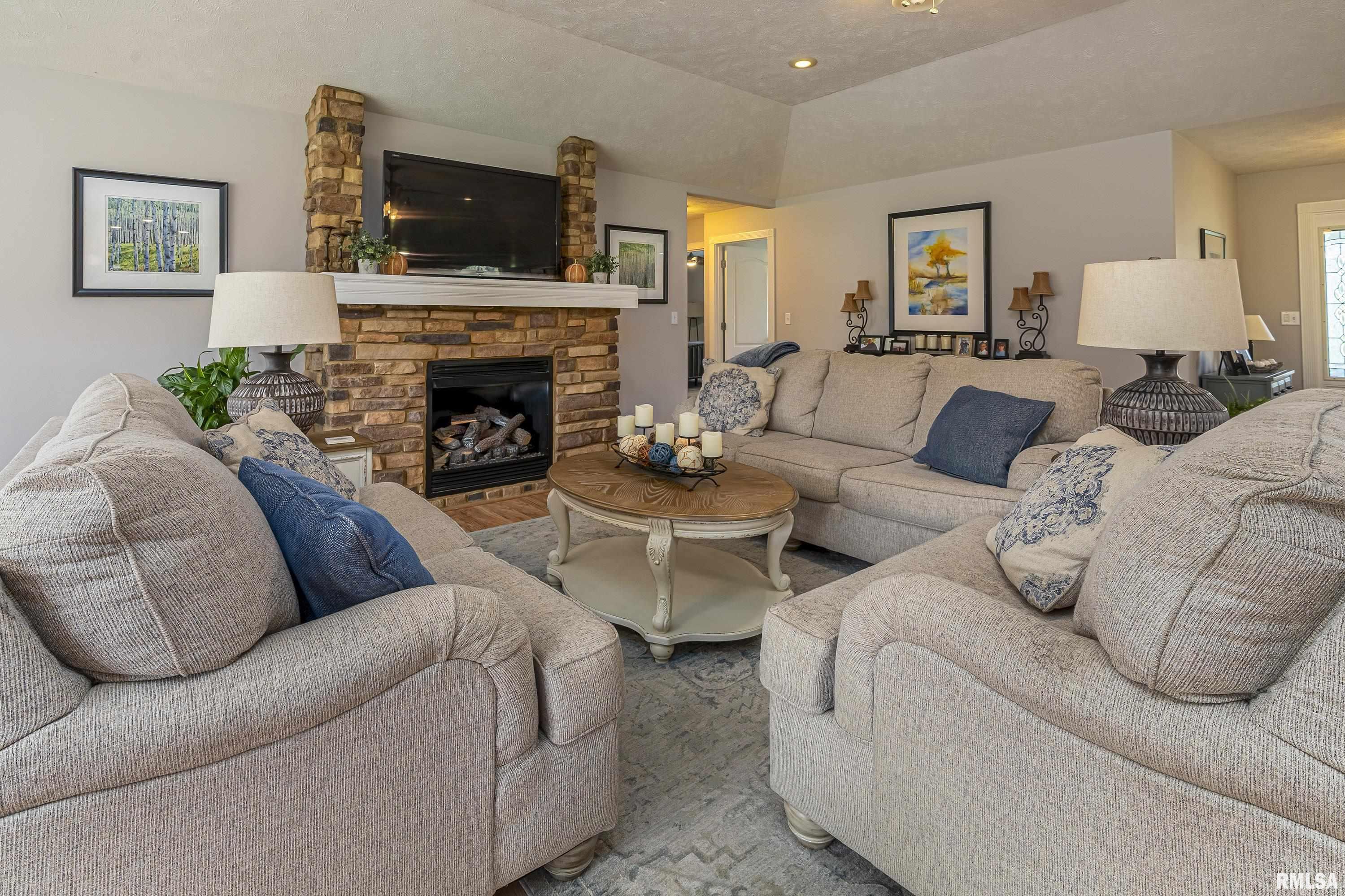 11594 Hafer Road Carterville, IL 62918 - Photo 9 of 35