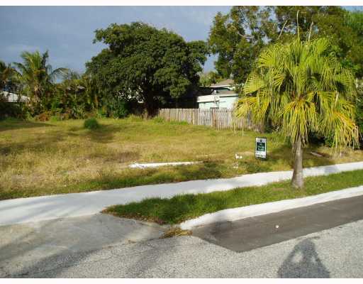 219 Almeria Road West Palm Beach, FL 33405 - Photo 1 of 4 Primary Photo