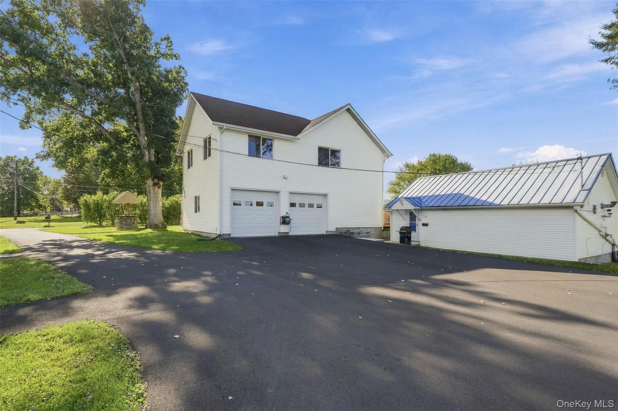 4 Low Road Wallkill, NY 12589 - Photo 5 of 49 2-car garage