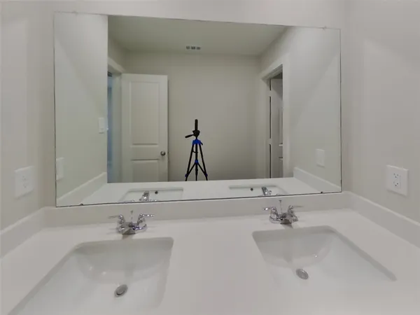 $2,159 | 9835 Willow Creek, Unit 111, Tomball, TX 77375