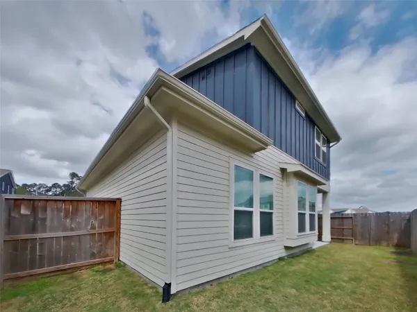 $2,159 | 9835 Willow Creek, Unit 111, Tomball, TX 77375