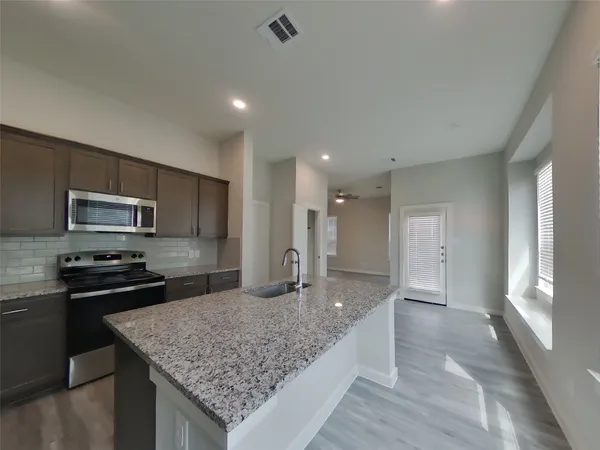 $2,179 | 9835 Willow Creek, Unit 111, Tomball, TX 77375