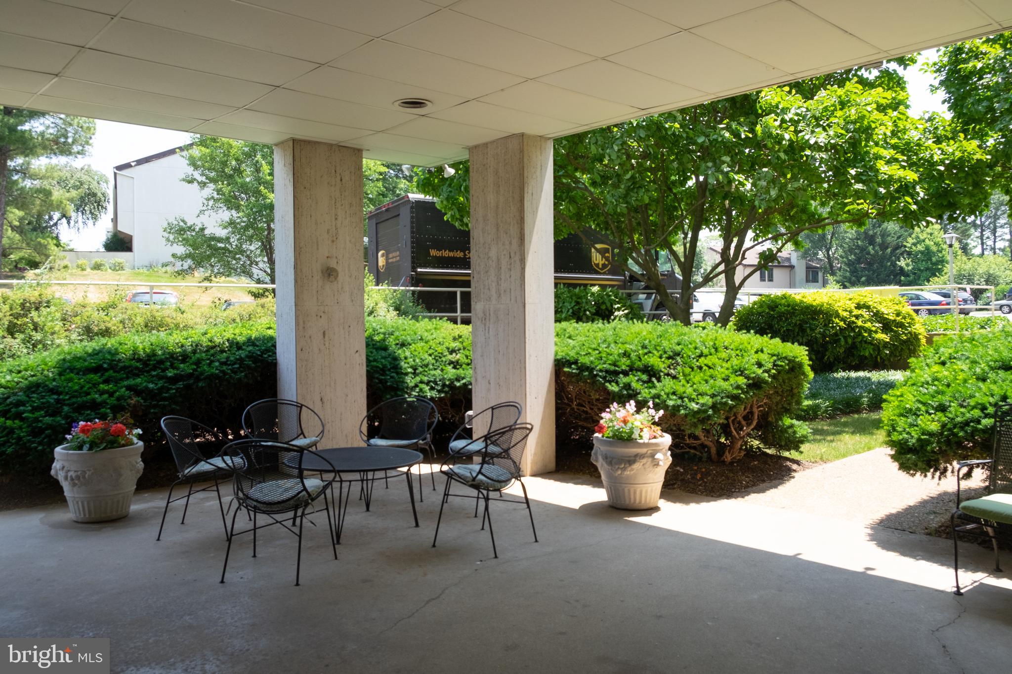 4401 Roland Avenue, Unit 601 Baltimore, MD 21210 - Photo 20 of 22 Rear outside seating area
