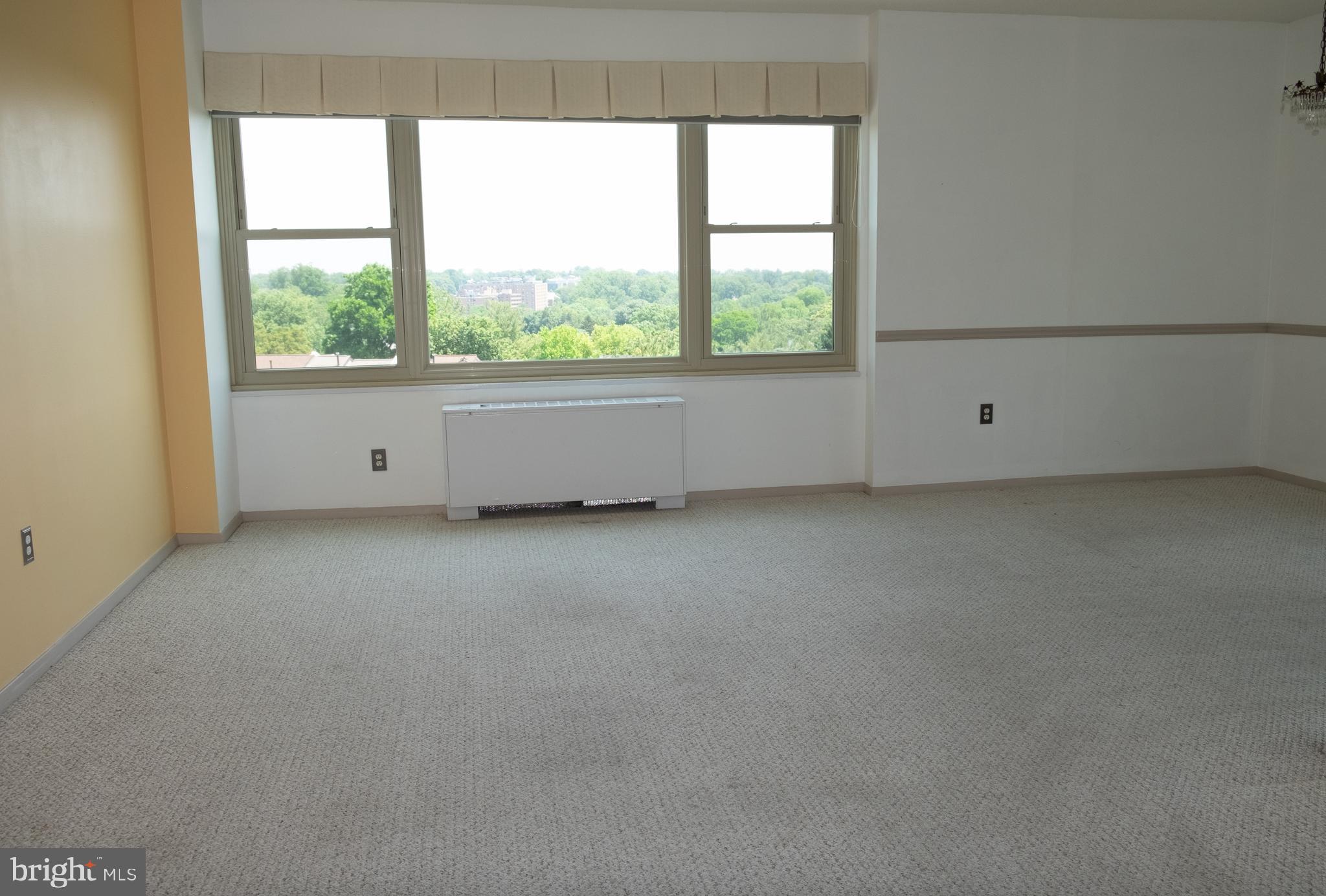 4401 Roland Avenue, Unit 601 Baltimore, MD 21210 - Photo 2 of 22 Living Room