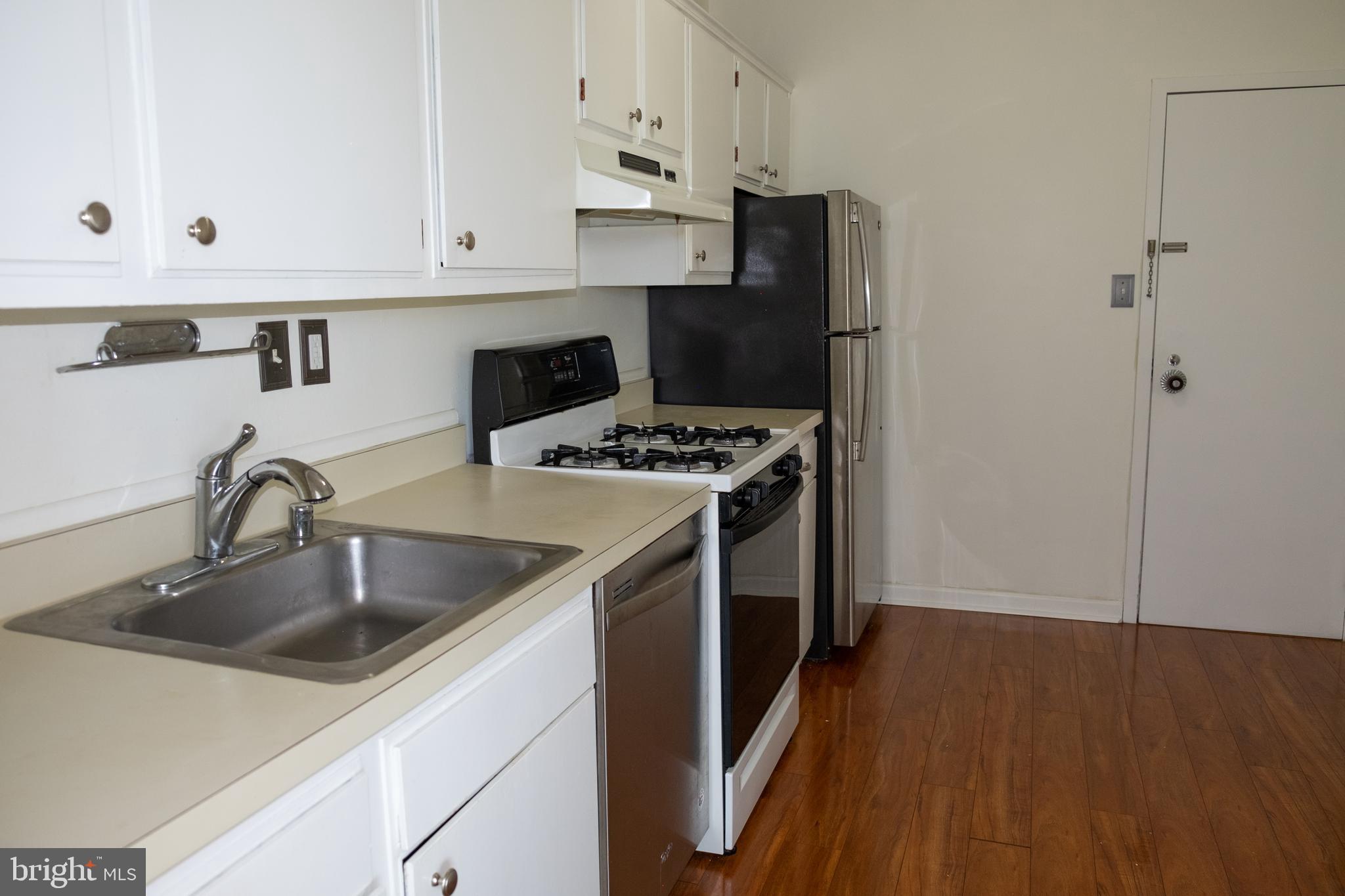 4401 Roland Avenue, Unit 601 Baltimore, MD 21210 - Photo 6 of 22 Eat-In Kitchen