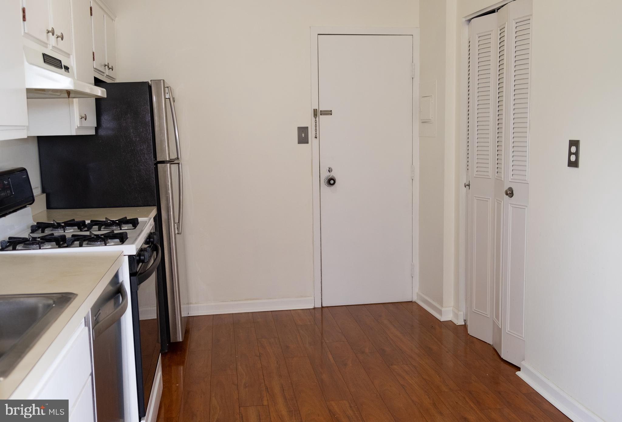 4401 Roland Avenue, Unit 601 Baltimore, MD 21210 - Photo 7 of 22 Pantry to the right