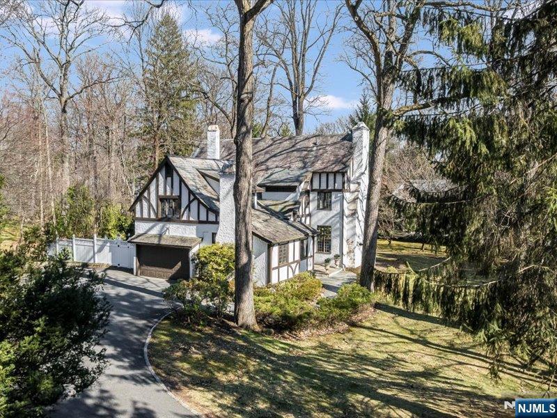 69 Stewart Road Essex Fells, NJ 07021 - Photo 3 of 34